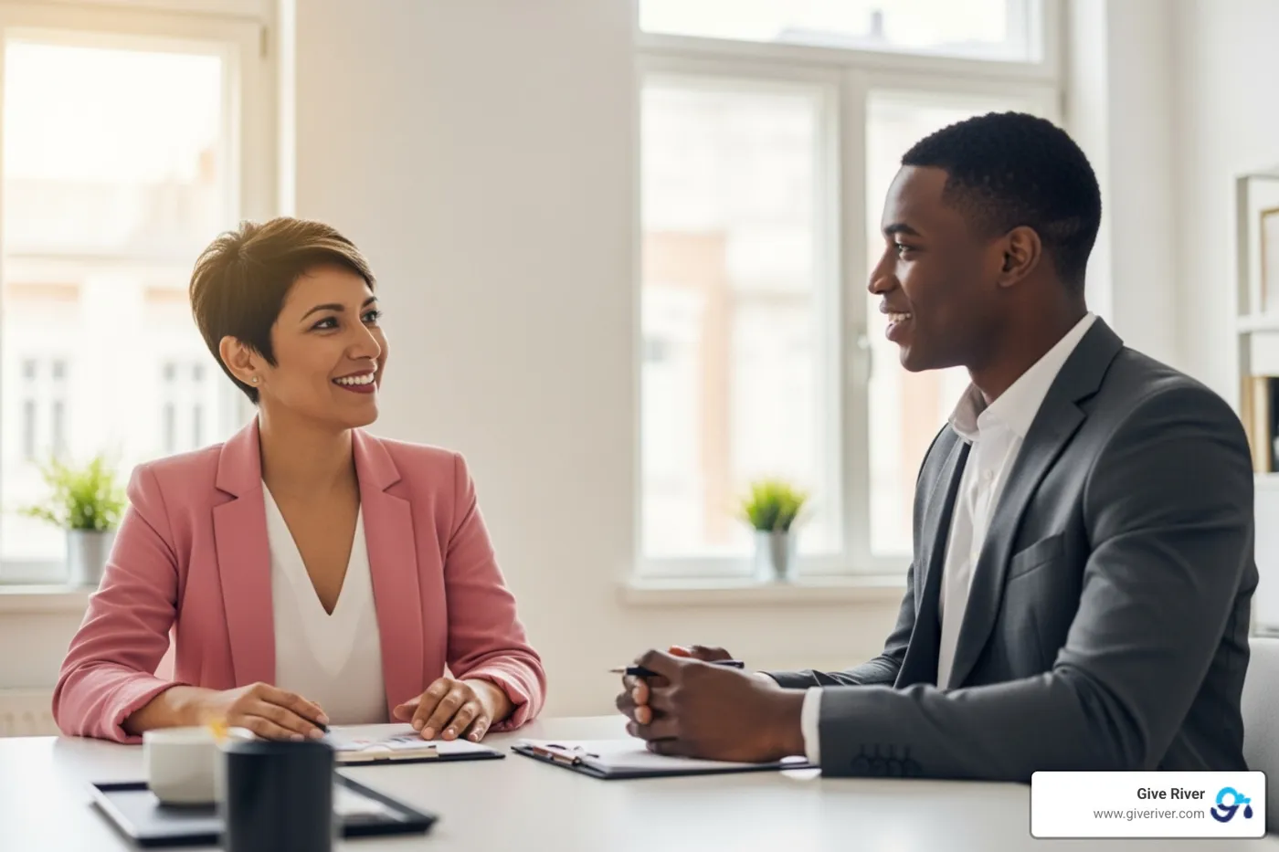 manager and employee having a positive one-on-one feedback session - employee incentive solutions