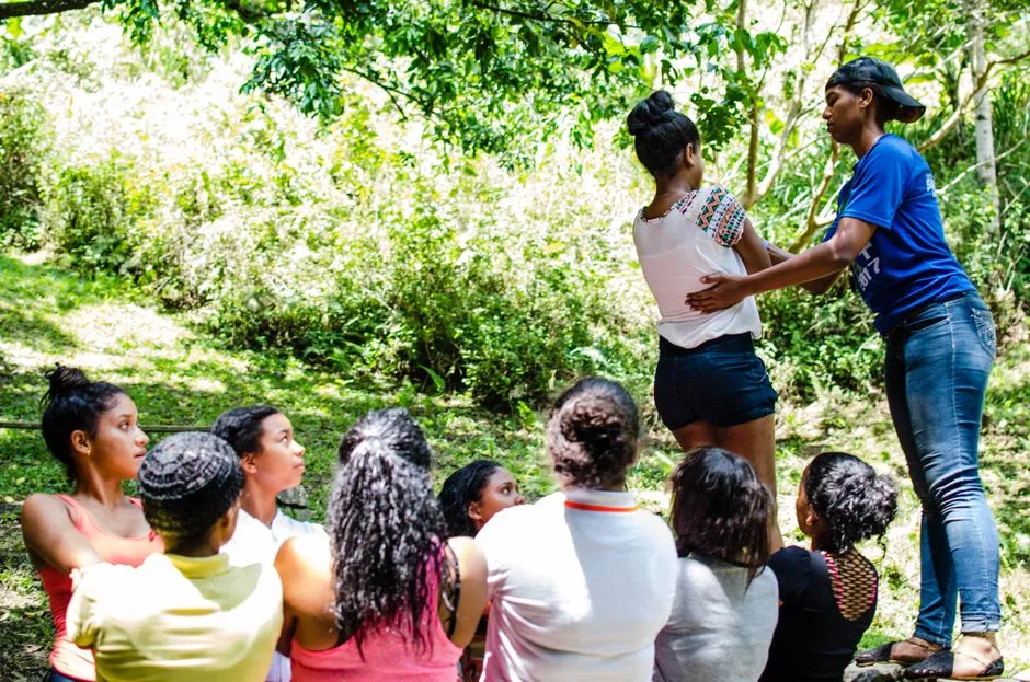 team doing outdoor team building activity - good team bonding exercises