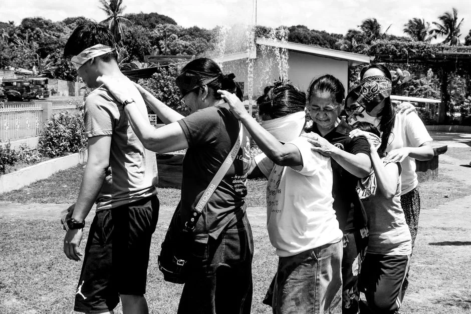 Why Blindfolds Uncover Communication Gaps
