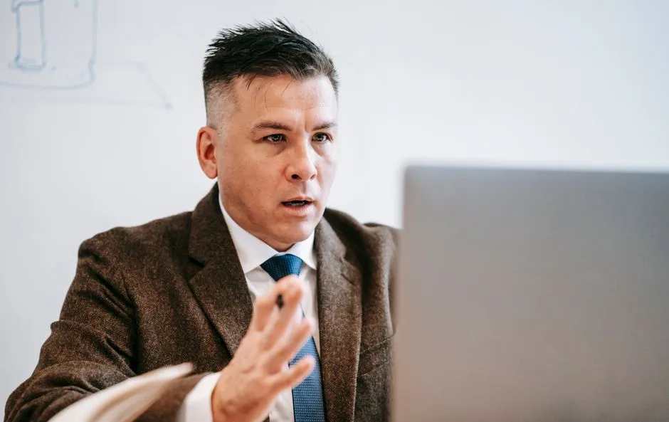 manager participating in an interactive online workshop