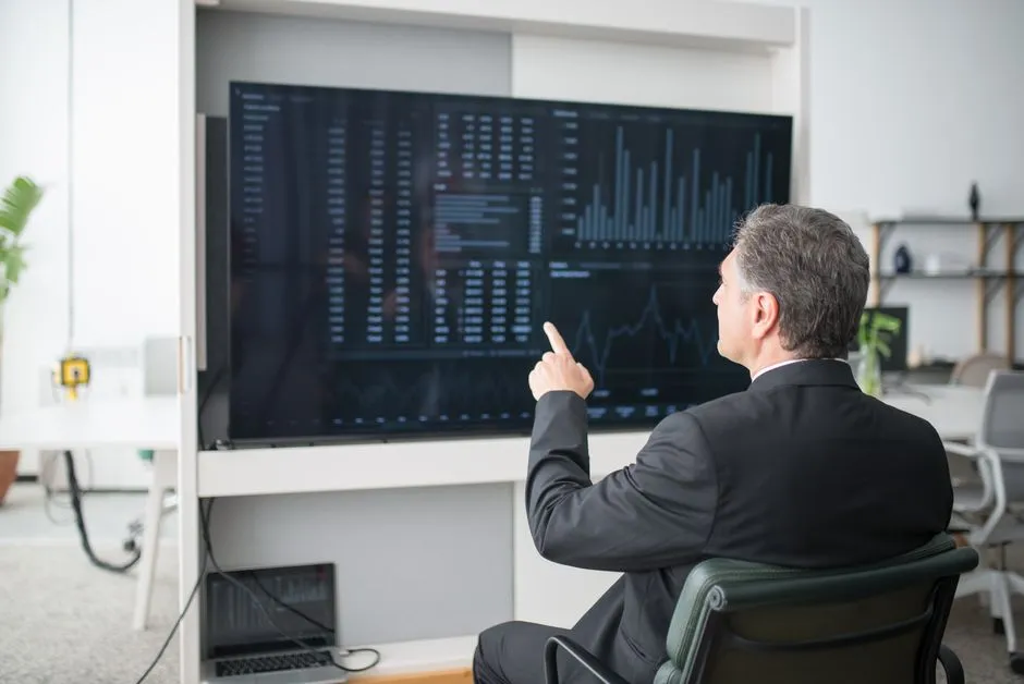 manager comparing software analytics on a dashboard