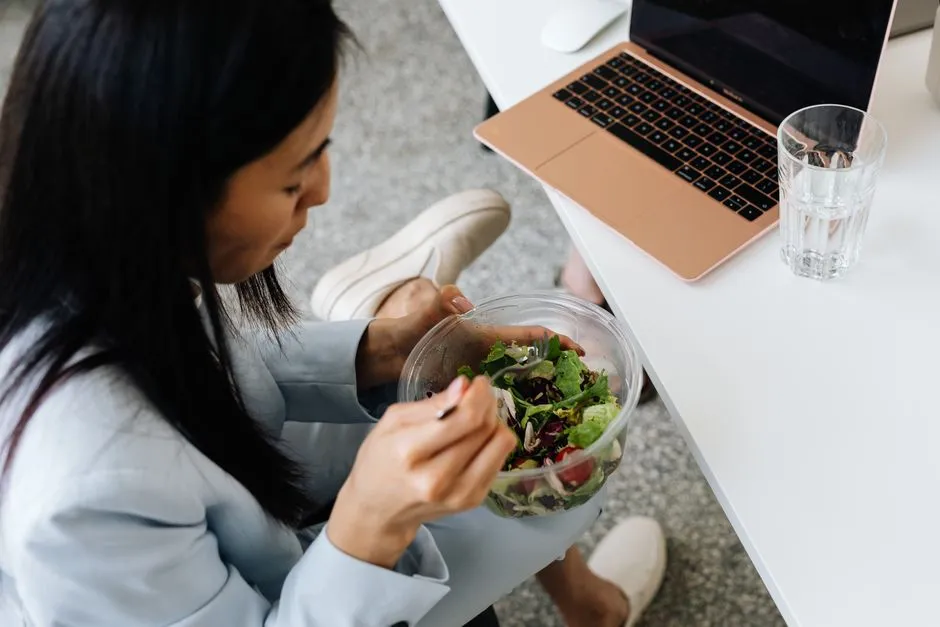Healthy food options in workplace cafeteria - workplace wellness initiatives
