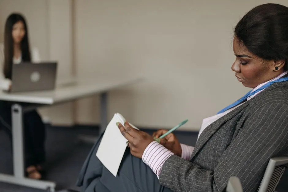 Leader actively listening and taking notes during a one-on-one meeting - positive team environment