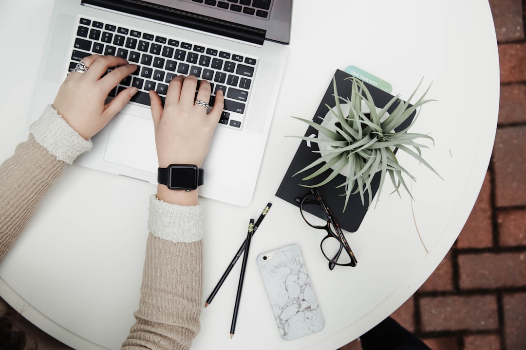 flexible workspace with plants - boosting team spirit
