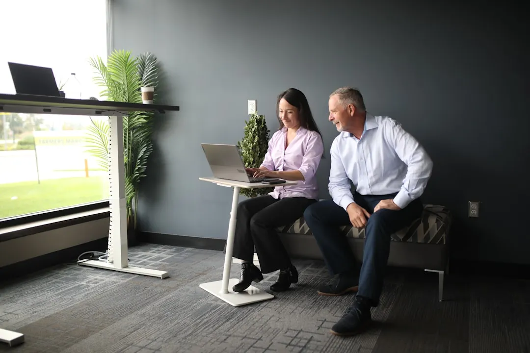 manager and employee having a positive one-on-one meeting in a casual setting - workplace culture improvement ideas