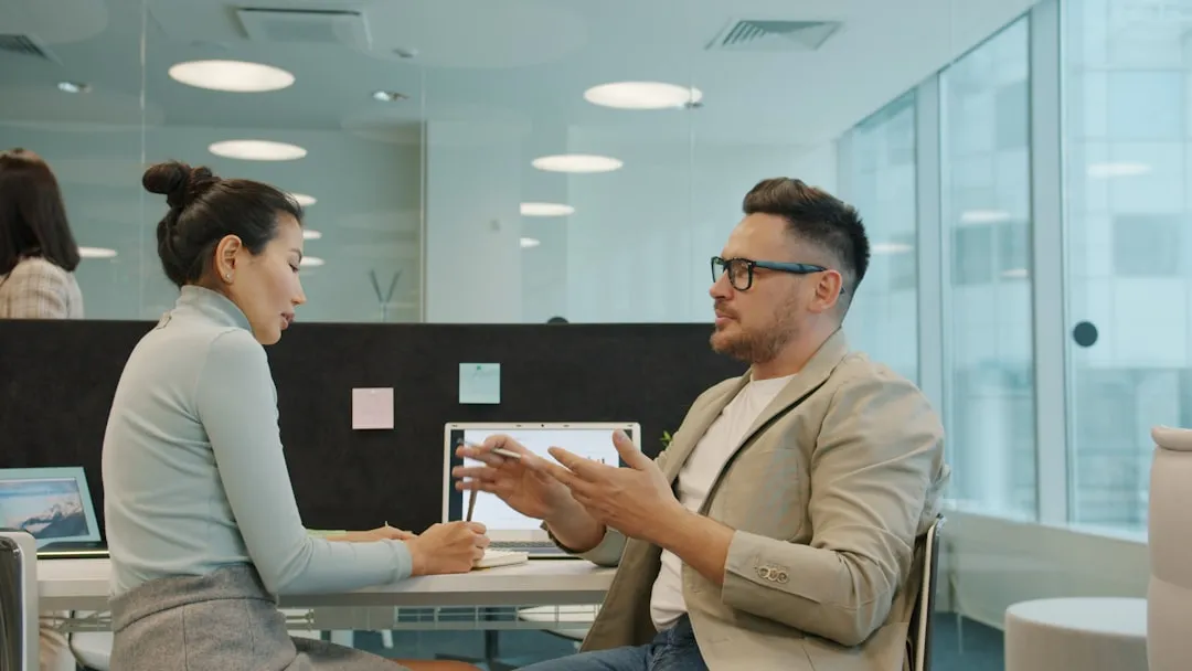 employee and manager discussing feedback - hr employee survey